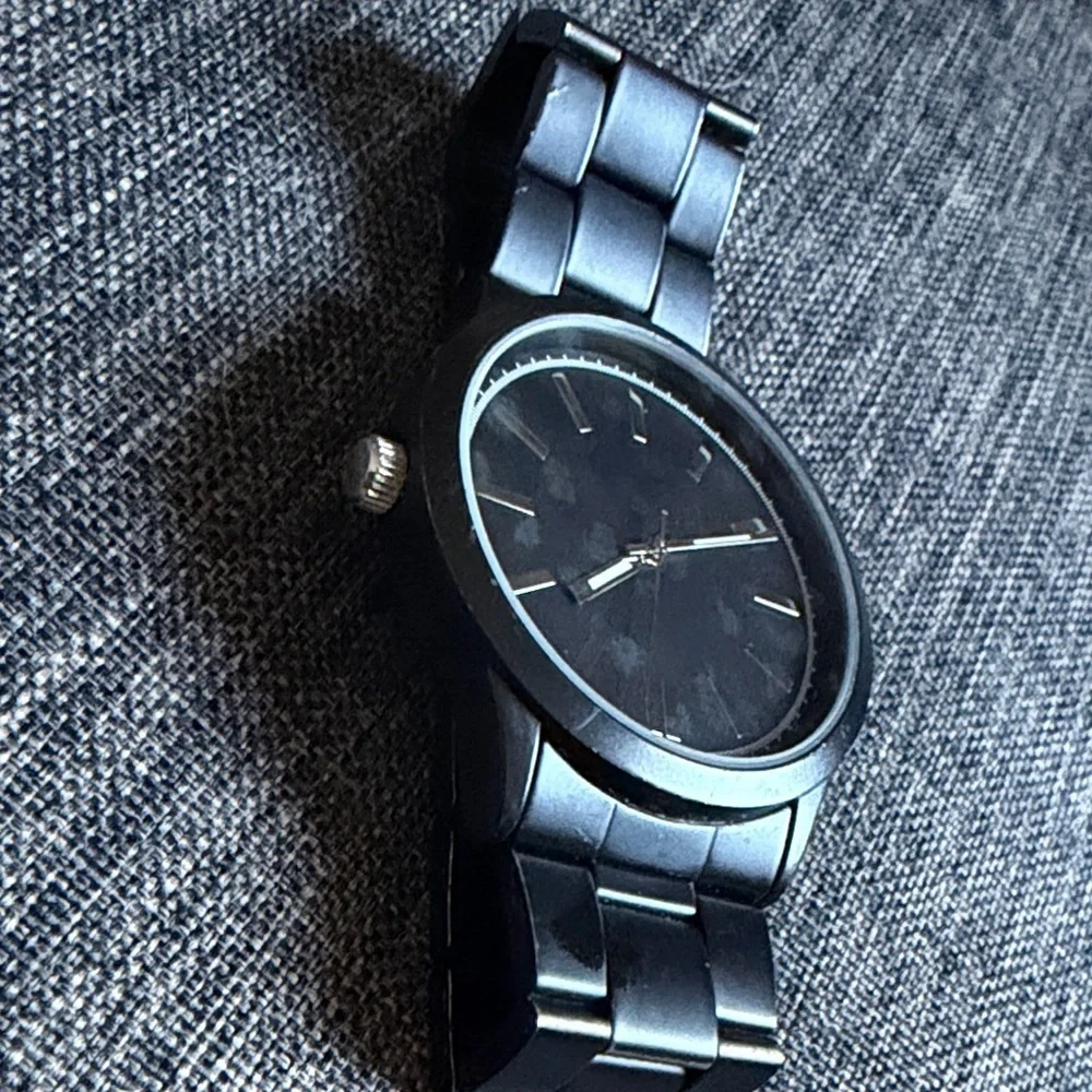 Sleek Black Men's Watch